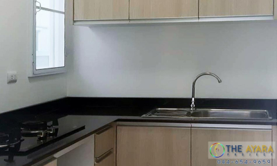 ชุดครัว Built-in โครงซีเมนต์บอร์ด หน้าบาน Melamine สี Elm ลายไม้