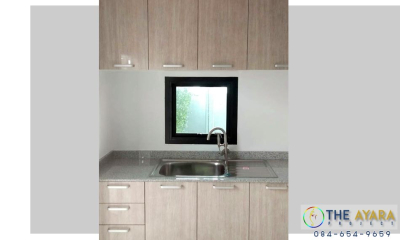 ชุดครัว Built-in โครงซีเมนต์บอร์ด หน้าบาน PVC ลายไม้