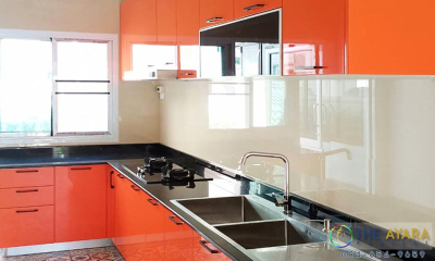 ชุดครัว Built-in โครงซีเมนต์บอร์ด หน้าบาน Hi Gloss สีส้ม