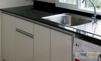 ชุดครัว Built-in Acrylic สีขาวมุก