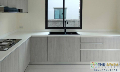 ชุดครัว Built-in โครงซีเมนต์บอร์ด หน้าบาน Melamine สี Oak