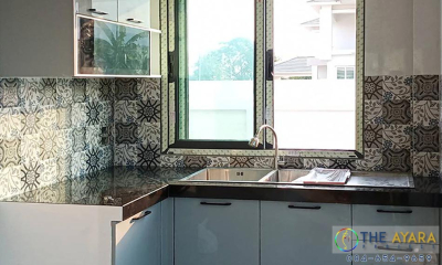 ชุดครัว Built-in โครงซีเมนต์บอร์ด หน้าบาน Hi Gloss สีเทา