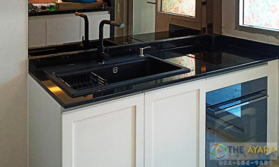 ชุดครัว Built-in โครงซีเมนต์บอร์ด หน้าบาน Laminate สี Dover White