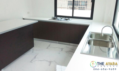 ชุดครัว Built-in โครงซีเมนต์บอร์ด หน้าบาน Melamine สี Oak