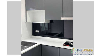 ชุดครัว Built-in โครงซีเมนต์บอร์ด หน้าบาน Hi Gloss สีเทา PAUS
