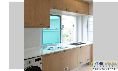 ชุดครัว Built-in โครงซีเมนต์บอร์ด หน้าบาน Laminate สี Yellowish Ash