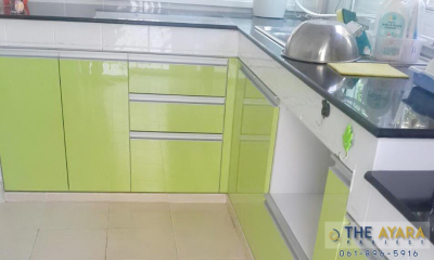 ชุดครัว Built-in Acrylic สีเขียว