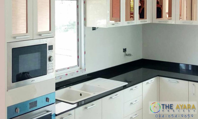ชุดครัว Built-in โครงซีเมนต์บอร์ด หน้าบาน Hi Gloss สีครีม