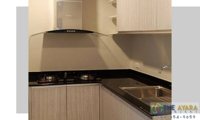 ชุดครัว Built-in โครงซีเมนต์บอร์ด หน้าบาน PVC สีลายไม้