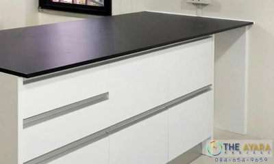 ชุดครัว Built-in โครงซีเมนต์บอร์ด หน้าบาน Melamine สีขาวด้าน ผิวส้ม