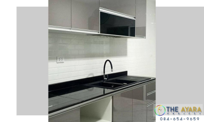 ชุดครัว Built-in โครงซีเมนต์บอร์ด หน้าบาน Hi Gloss สีเทาเงา