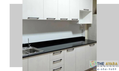 ชุดครัว Built-in โครงซีเมนต์บอร์ด หน้าบาน Melamine สี Oak