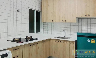 ชุดครัว Built-in โครงซีเมนต์บอร์ด หน้าบาน Melamine สีลายไม้