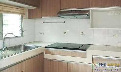 ชุดครัว Built-in โครงซีเมนต์บอร์ด หน้าบาน Melamine สีลายไม้