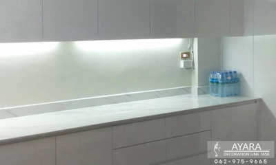 ชุดครัว Built-in โครงซีเมนต์บอร์ด หน้าบาน Hi Gloss สีขาวเงา