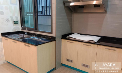 ชุดครัว Built-in โครงซีเมนต์บอร์ด หน้าบาน Laminate สี Natural Ash