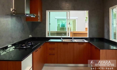 ชุดครัว Built-in ตู้ล่าง โครงซีเมนต์บอร์ด หน้าบาน Melamine สี Pop Walnut ลายไม้