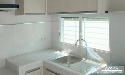 ชุดครัว Built-in โครงซีเมนต์บอร์ด หน้าบาน Melamine สีลายไม้