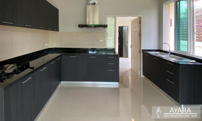 ชุดครัว Built-in โครงซีเมนต์บอร์ด หน้าบาน Laminate สี Blacken Legno