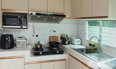 ชุดครัว Built-in โครงซีเมนต์บอร์ด หน้าบาน Melamine สีลายไม้