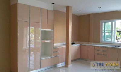 ชุดครัว Built-in Acrylic สีครีม