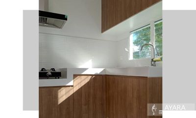 ชุดครัว Built-in โครงซีเมนต์บอร์ด หน้าบาน Laminate สี Spice Maple