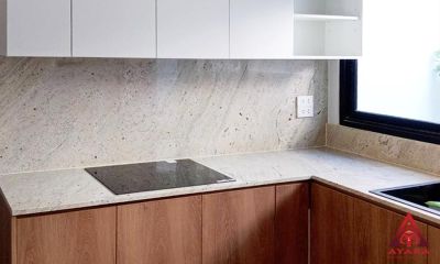 ชุดครัว Built-in โครง HMR หน้าบาน Laminate สี Chalet Oak + ขาวด้าน