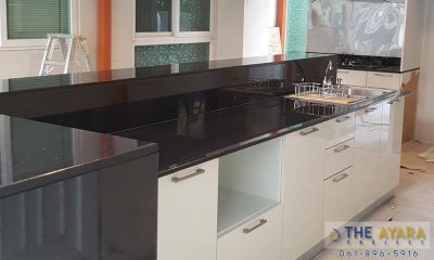 ชุดครัว Built-in Acrylic สีขาวมุก
