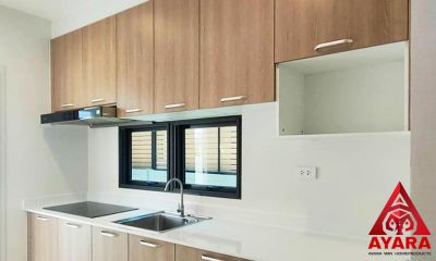 ชุดครัว Built-in โครงซีเมนต์บอร์ด หน้าบาน Melamine สี Nordic Maple