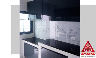 ชุดครัว Built-in โครงซีเมนต์บอร์ด หน้าบาน Hi Gloss สีเทาเงา