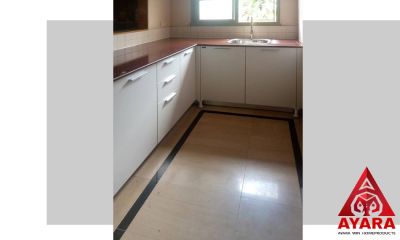 ชุดครัว Built-in โครงซีเมนต์บอร์ด หน้าบาน PVC สีขาวลายไม้