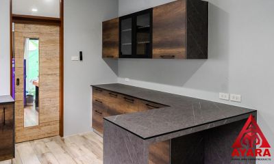 ชุดครัว Built-in โครงซีเมนต์บอร์ด หน้าบาน Laminate สี Canyon Monument Oak