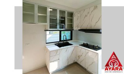 ชุดครัว Built-in โครงซีเมนต์บอร์ด หน้าบาน Melamine สี White Marble