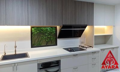ชุดครัว Built-in โครงซีเมนต์บอร์ด หน้าบาน Laminate สีเทาน้ำตาล + ลายไม้