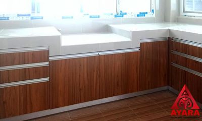 ชุดครัว Built-in โครงซีเมนต์บอร์ด หน้าบาน Melamine สี Canyon Mountain Walnut ลายไม้