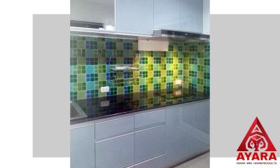 ชุดครัว Built-in โครงซีเมนต์บอร์ด หน้าบาน Hi Gloss สีเทาเงา