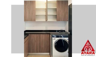 ชุดครัว Built-in โครงซีเมนต์บอร์ด หน้าบาน Melamine สี Blond Oak ลายไม้