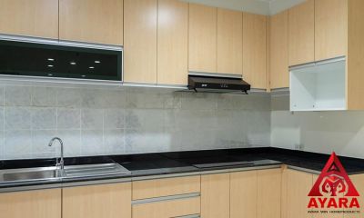 ชุดครัว Built-in โครงซีเมนต์บอร์ด หน้าบาน Melamine สี Maple