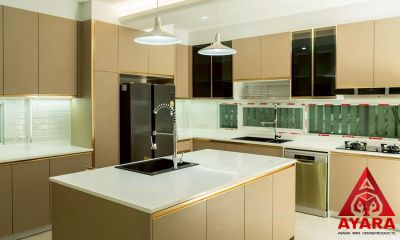 ชุดครัว Built-in ตู้ล่าง โครงซีเมนต์บอร์ด หน้าบาน HMR พ่นสีน้ำตาลอ่อนด้าน