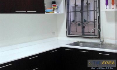 ชุดครัว Built-in โครงซีเมนต์บอร์ด หน้าบาน Laminate สี Oak