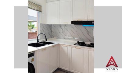ชุดครัว Built-in โครงซีเมนต์บอร์ด หน้าบาน PVC สีขาวเงา