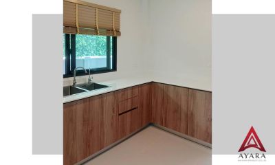 ชุดครัว Built-in โครงซีเมนต์บอร์ด หน้าบาน Melamine สีลายไม้