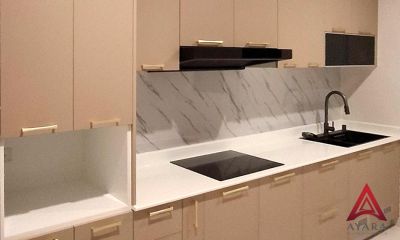 ชุดครัว Built-in โครงซีเมนต์บอร์ด หน้าบาน Melamine สีครีม