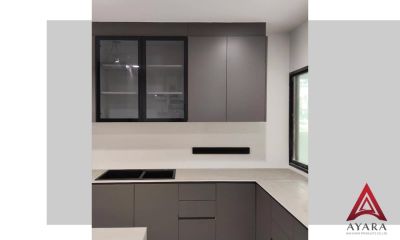 ชุดครัว Built-in ตู้ล่าง โครงซีเมนต์บอร์ด หน้าบาน HMR พ่นสีเทาด้าน