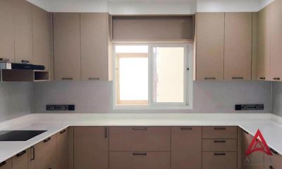 ชุดครัว Built-in โครงซีเมนต์บอร์ด หน้าบาน Laminate สี Noble Oak ลายไม้