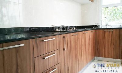 ชุดครัว Built-in Laminate ลายไม้ Oiled Walnut