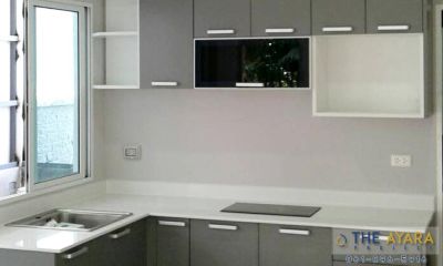 ชุดครัว Built-in โครงซีเมนต์บอร์ด หน้าบาน Laminate สีเทา