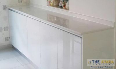ชุดครัว Built-in โครงซีเมนต์บอร์ด หน้าบาน Hi Gloss สีขาว