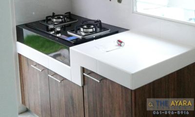ชุดครัว Built in ตู้ล่าง เฉพาะตู้ชิงค์ โครงซีเมนต์บอร์ด (ชุดโปรโมชั่น โครงการ Land & Houses) หน้าบาน Loft Golden Oak
