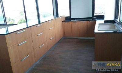 ชุดครัว Built-in โครงซีเมนต์บอร์ด หน้าบาน Melamine สีบีช